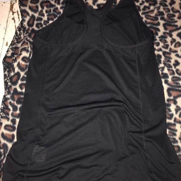 Black Old Navy workout tanktop in a size Medium - Picture 2 of 3